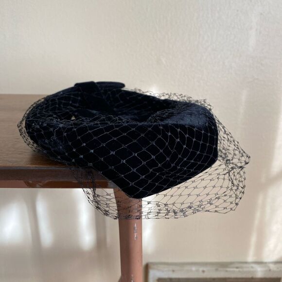 Vintage Black Velvet Hollow Pillbox Hat Bow Veil Pinup Cosplay 50s Goth Funeral - Picture 8 of 10